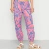 Billabong SWEET SURF - Trousers - Pink Sunset -Billabong Shop 04ac09f6a0e44fc19aff13b395b760ad