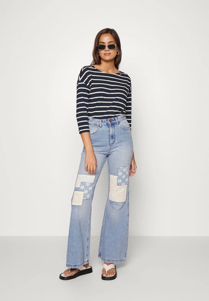 X WRANGLER - Bootcut jeans - blue surf Billabong X WRANGLER - Bootcut Jeans - Blue Surf -Billabong Shop 8995d6f4e7074f46bdd9ec47d0c54fa0