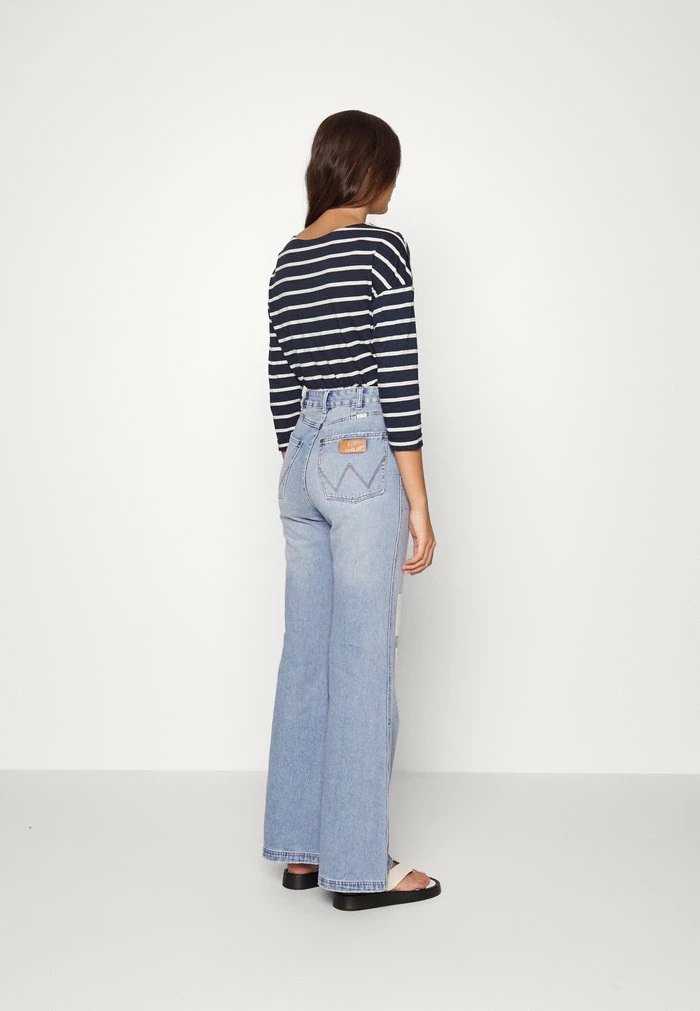 X WRANGLER - Bootcut jeans - blue surf Billabong X WRANGLER - Bootcut Jeans - Blue Surf -Billabong Shop fb46a20a7f944da98251a1d3a9c76fda